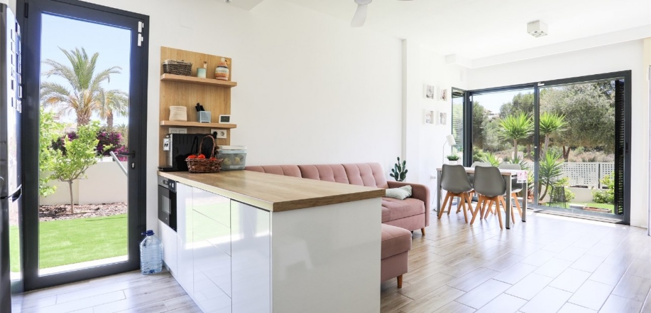 Venta - Villa -
La Zenia