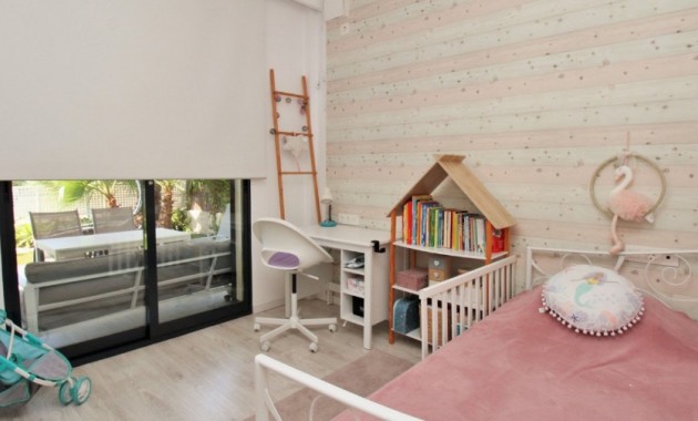 Venta - Villa -
La Zenia