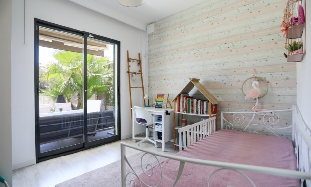 Venta - Villa -
La Zenia