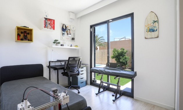 Venta - Villa -
La Zenia