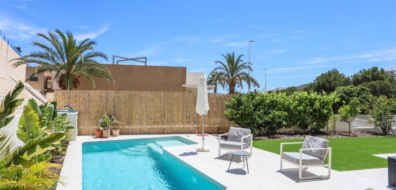 Venta - Villa -
La Zenia