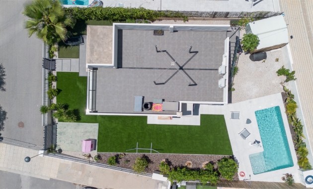 Venta - Villa -
La Zenia