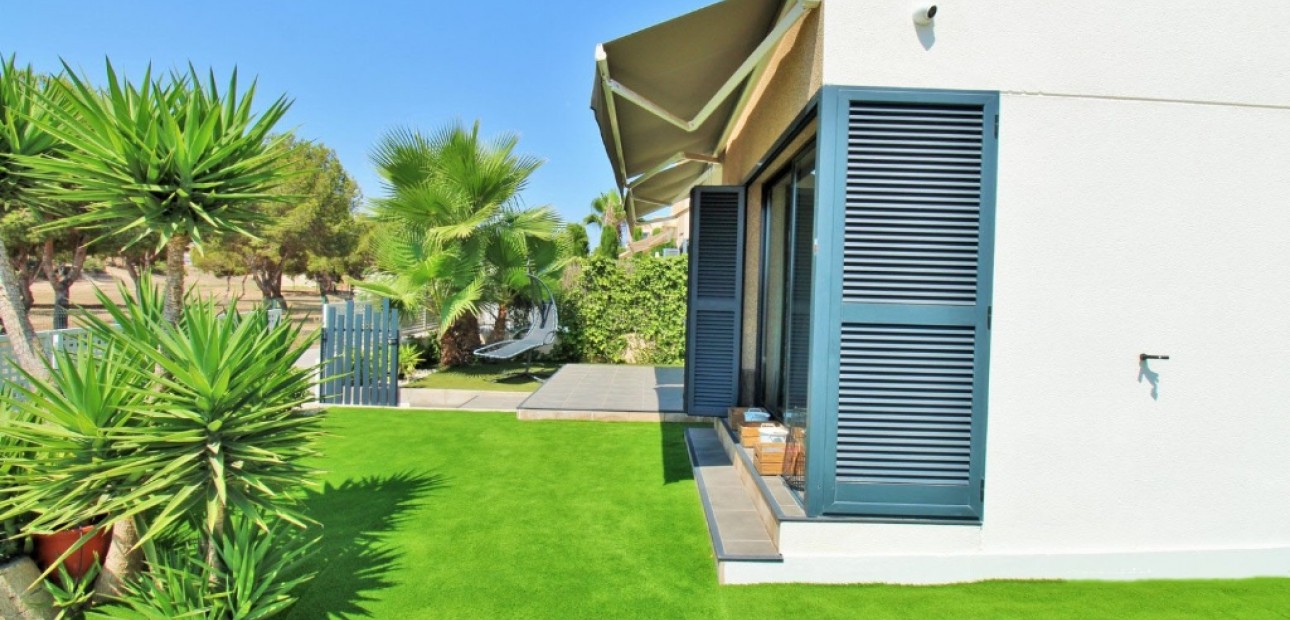 Venta - Villa -
La Zenia