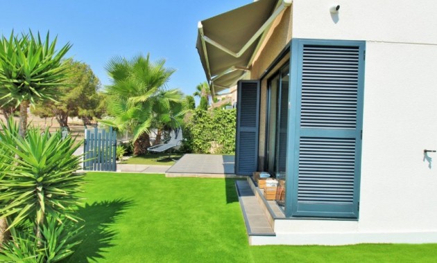 Venta - Villa -
La Zenia