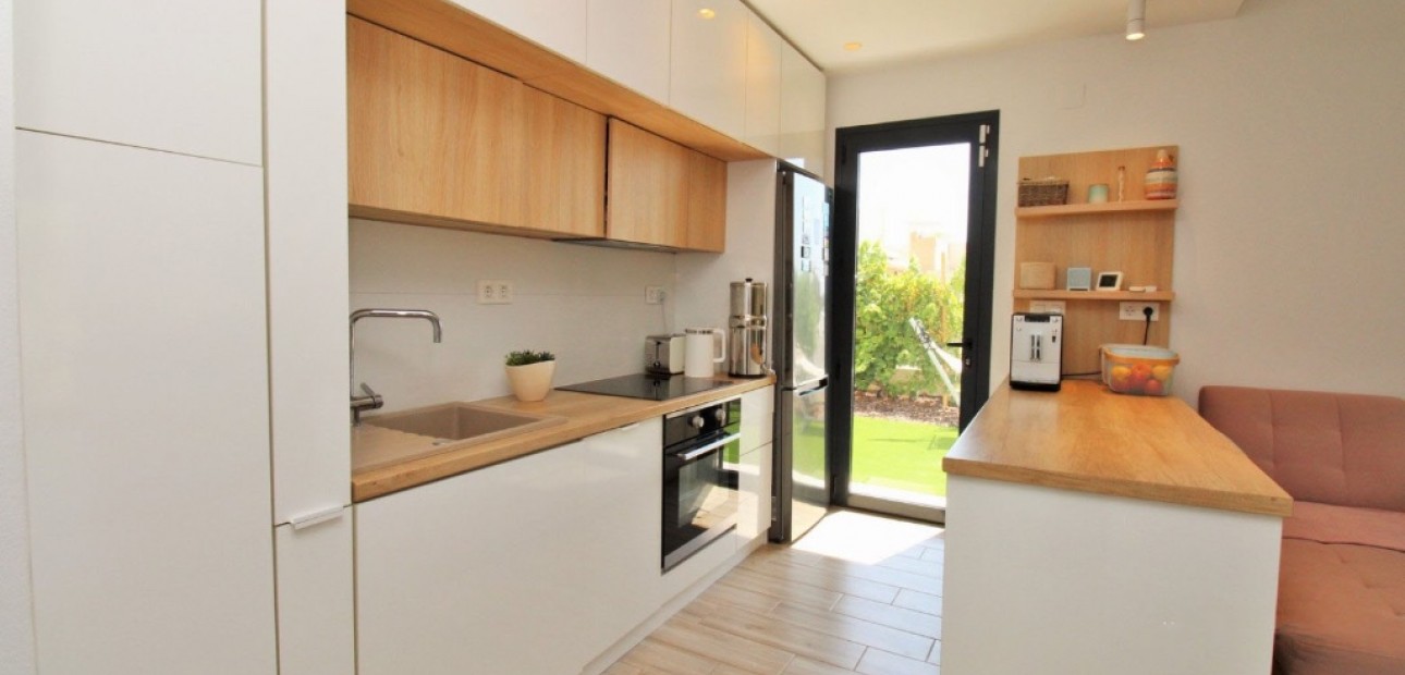 Venta - Villa -
La Zenia