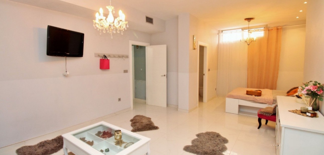 Venta - Villa -
La Zenia