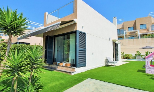 Venta - Villa -
La Zenia