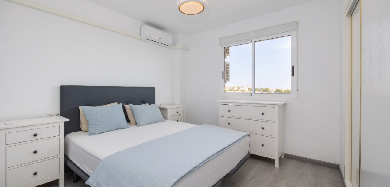 Herverkoop - Appartement / flat -
Punta Prima