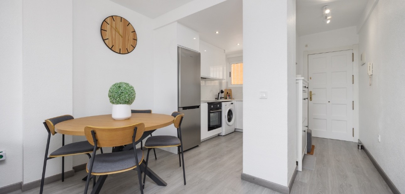 Herverkoop - Appartement / flat -
Punta Prima