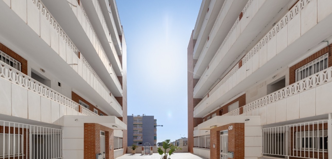 Herverkoop - Appartement / flat -
Punta Prima