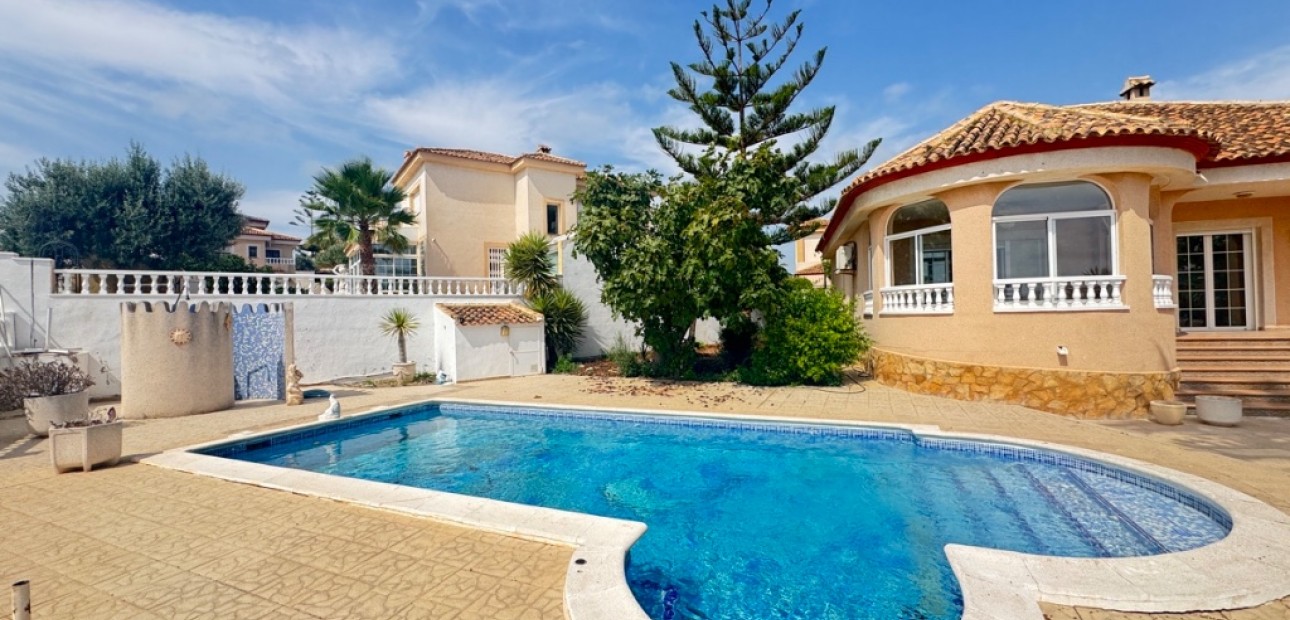 Sale - Villa -
San Miguel - San Miguel De Salinas