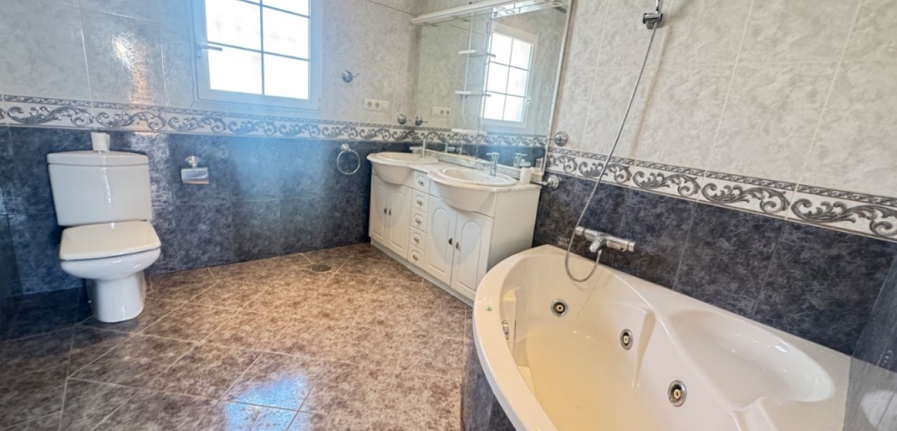 Sale - Villa -
San Miguel - San Miguel De Salinas