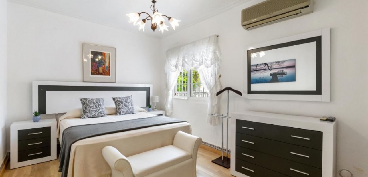 Venta - Villa -
Orihuela Costa - Playa Flamenca