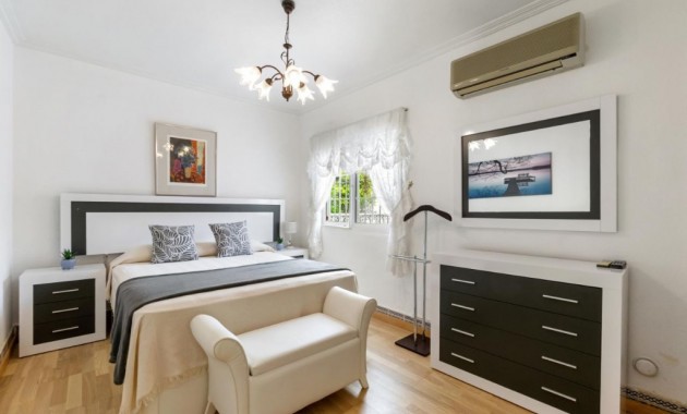 Venta - Villa -
Orihuela Costa - Playa Flamenca