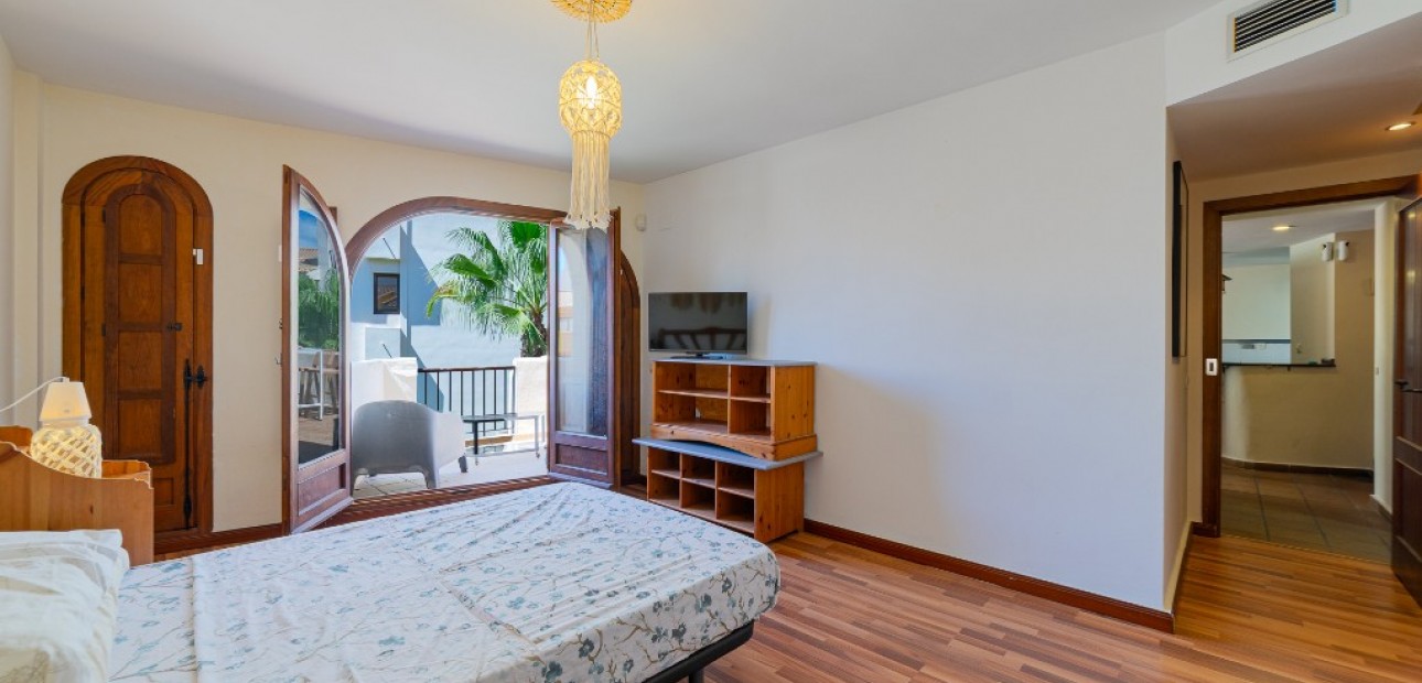 Sale - Apartment / flat -
Punta Prima