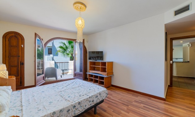 Sale - Apartment / flat -
Punta Prima