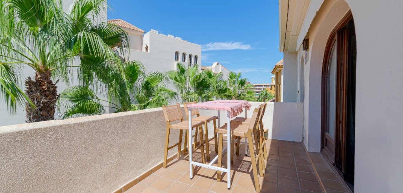 Sale - Apartment / flat -
Punta Prima