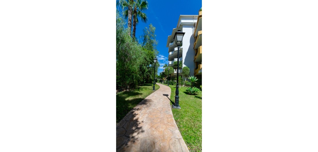 Sale - Apartment / flat -
Punta Prima