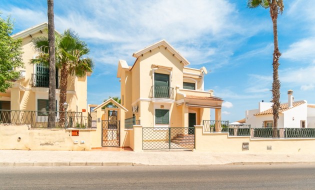 Venta - Villa -
Orihuela Costa - Villamartín