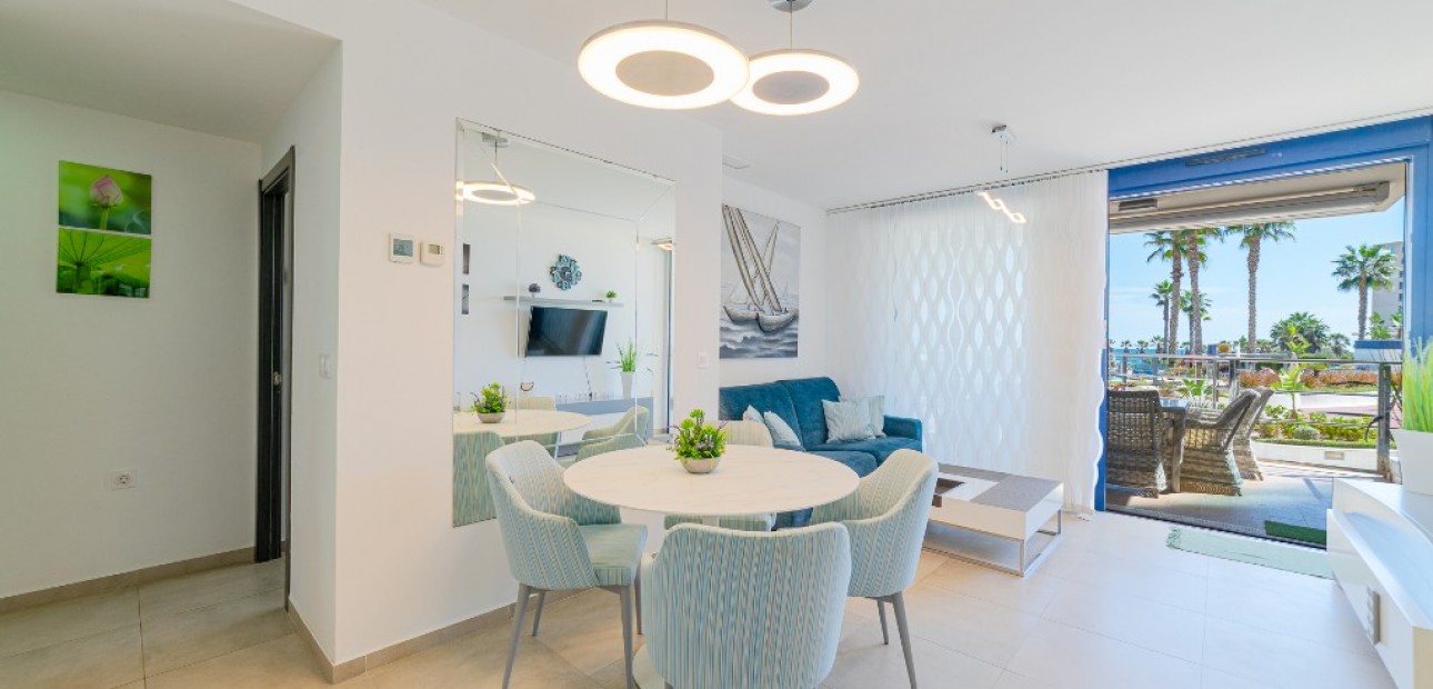 Venta - Apartamento / piso -
Punta Prima