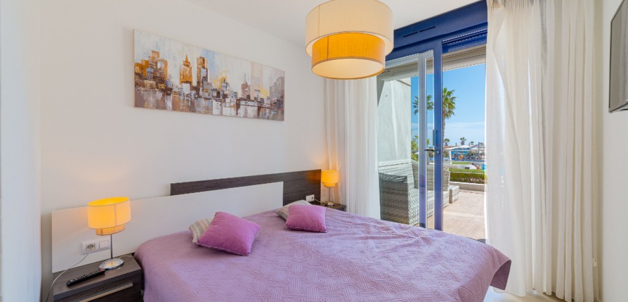 Venta - Apartamento / piso -
Punta Prima