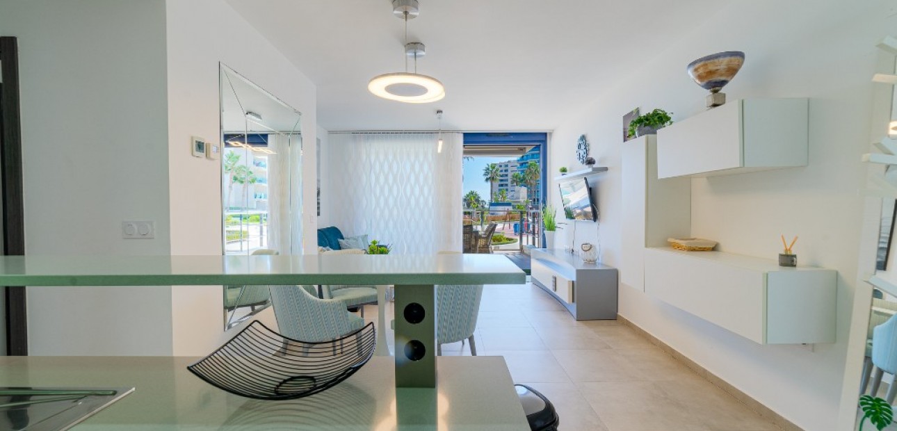 Venta - Apartamento / piso -
Punta Prima