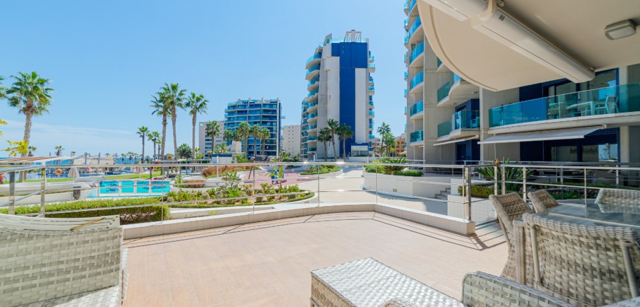 Venta - Apartamento / piso -
Punta Prima