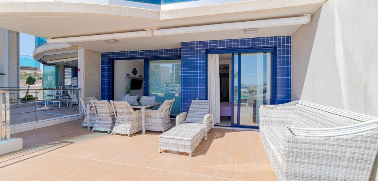 Venta - Apartamento / piso -
Punta Prima