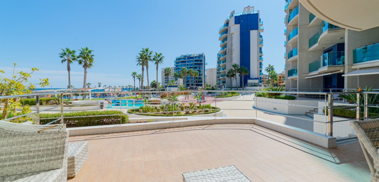 Venta - Apartamento / piso -
Punta Prima