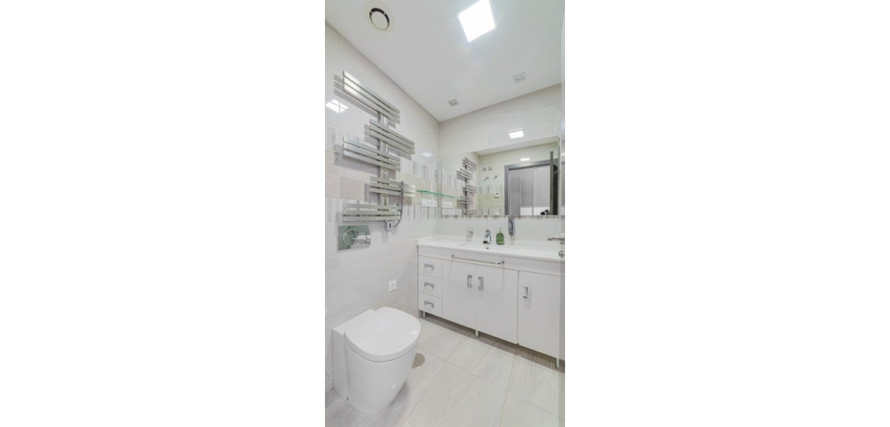 Venta - Apartamento / piso -
Punta Prima