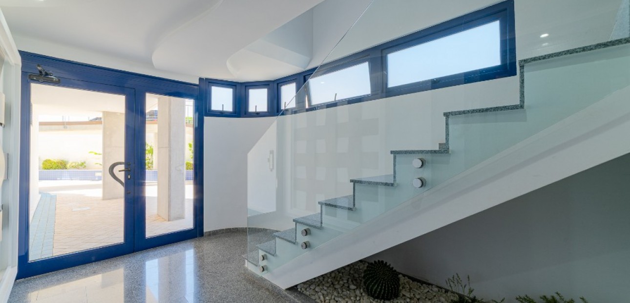 Venta - Apartamento / piso -
Punta Prima