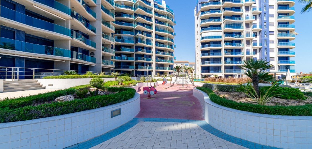 Venta - Apartamento / piso -
Punta Prima