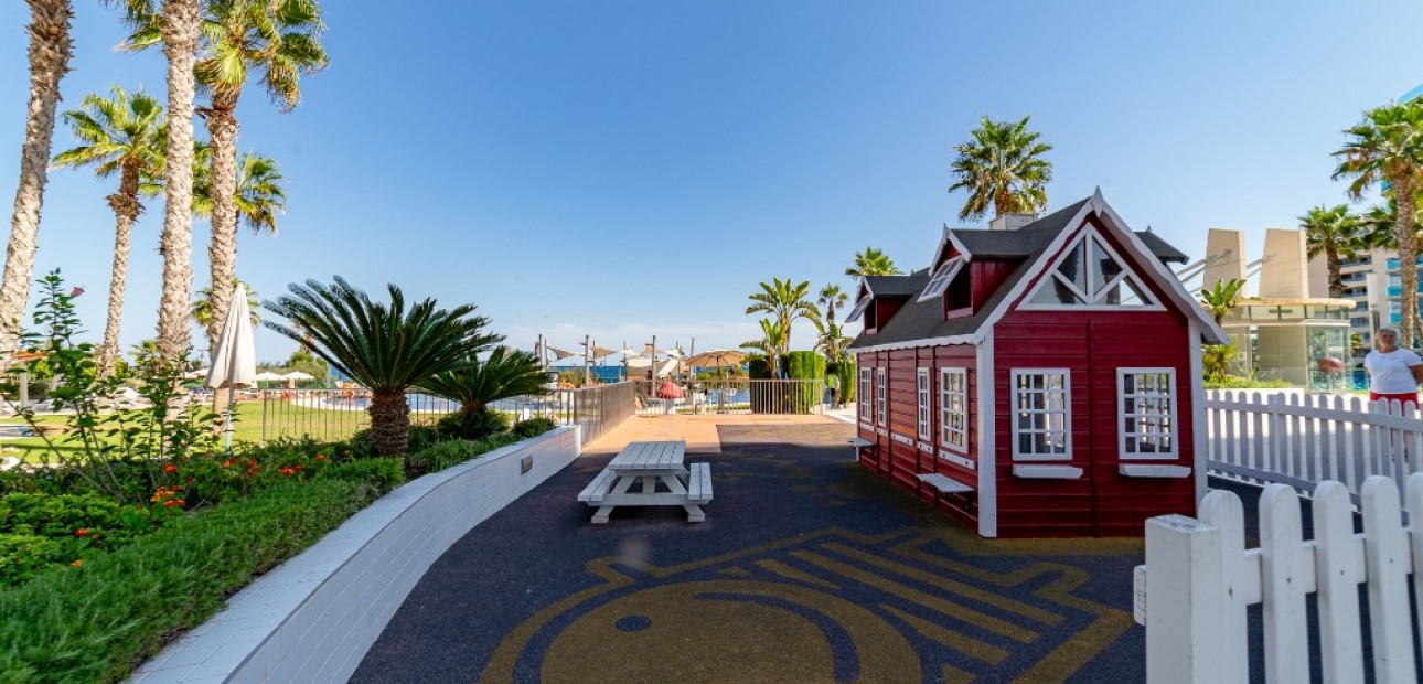 Venta - Apartamento / piso -
Punta Prima