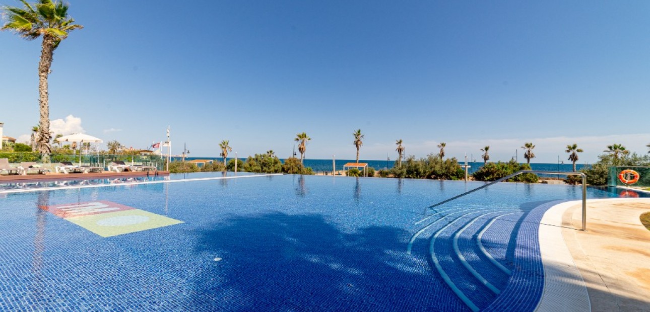 Venta - Apartamento / piso -
Punta Prima