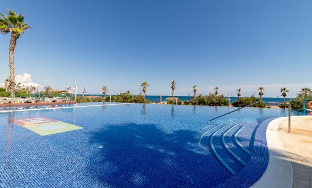 Venta - Apartamento / piso -
Punta Prima