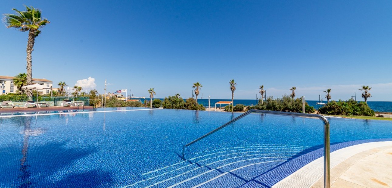 Venta - Apartamento / piso -
Punta Prima