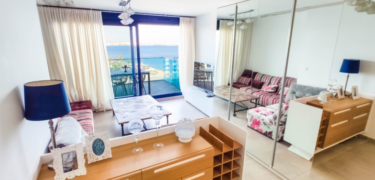 Venta - Apartamento / piso -
Punta Prima