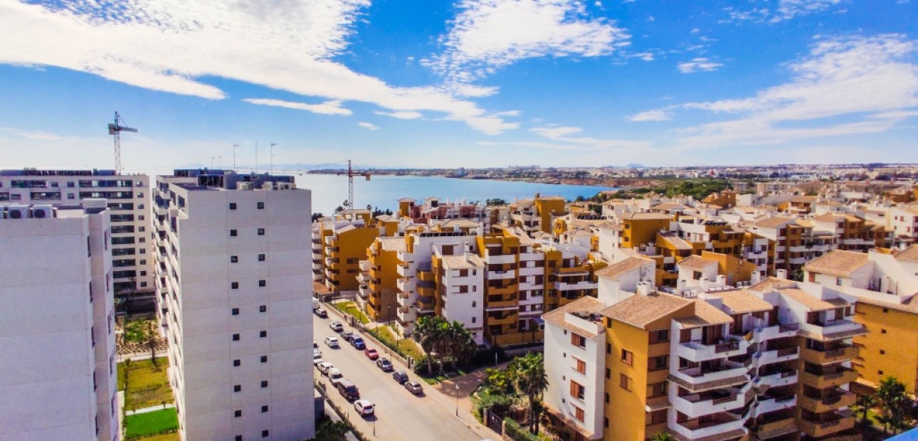Venta - Apartamento / piso -
Punta Prima