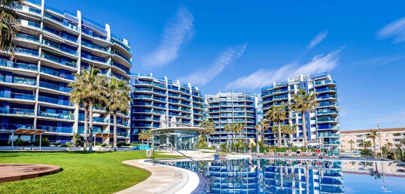 Venta - Apartamento / piso -
Punta Prima