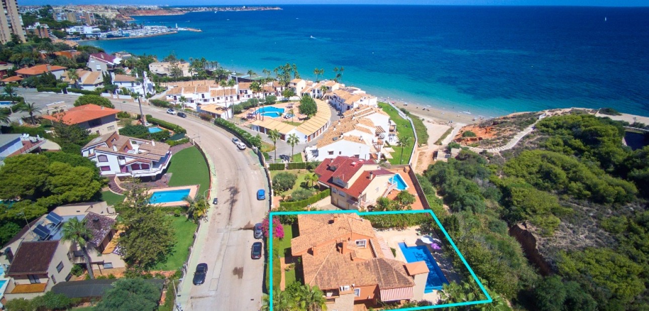 Herverkoop - Villa -
Campoamor