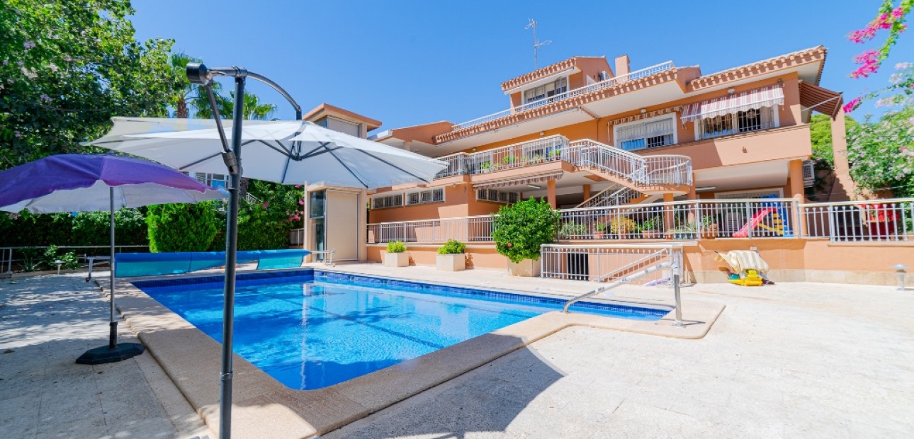 Herverkoop - Villa -
Campoamor