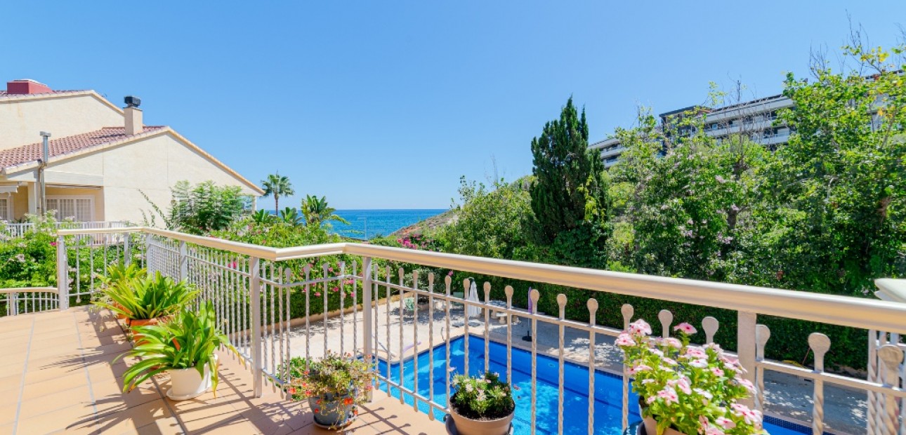 Herverkoop - Villa -
Campoamor