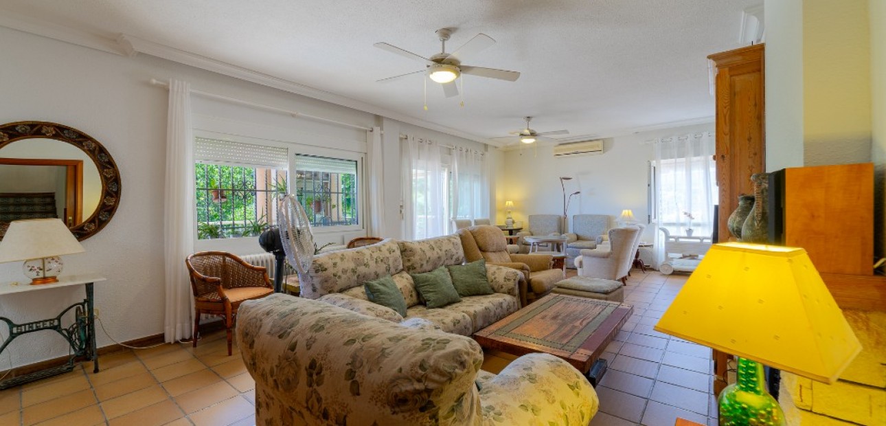 Herverkoop - Villa -
Campoamor