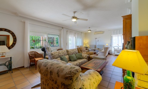 Herverkoop - Villa -
Campoamor