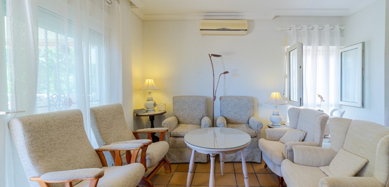 Herverkoop - Villa -
Campoamor