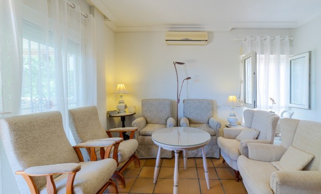 Herverkoop - Villa -
Campoamor