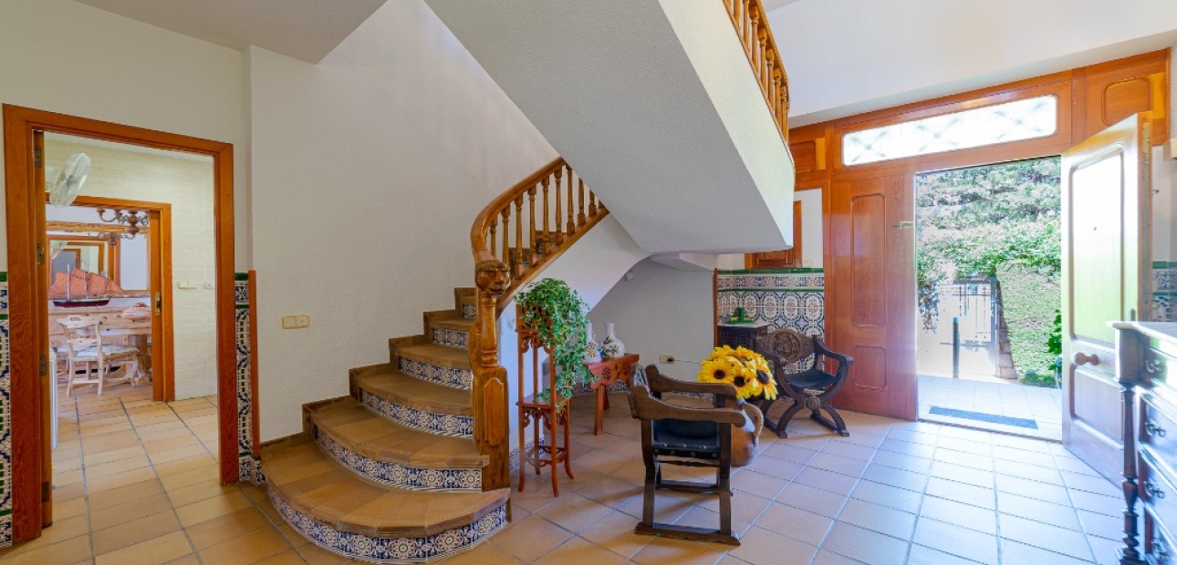 Herverkoop - Villa -
Campoamor