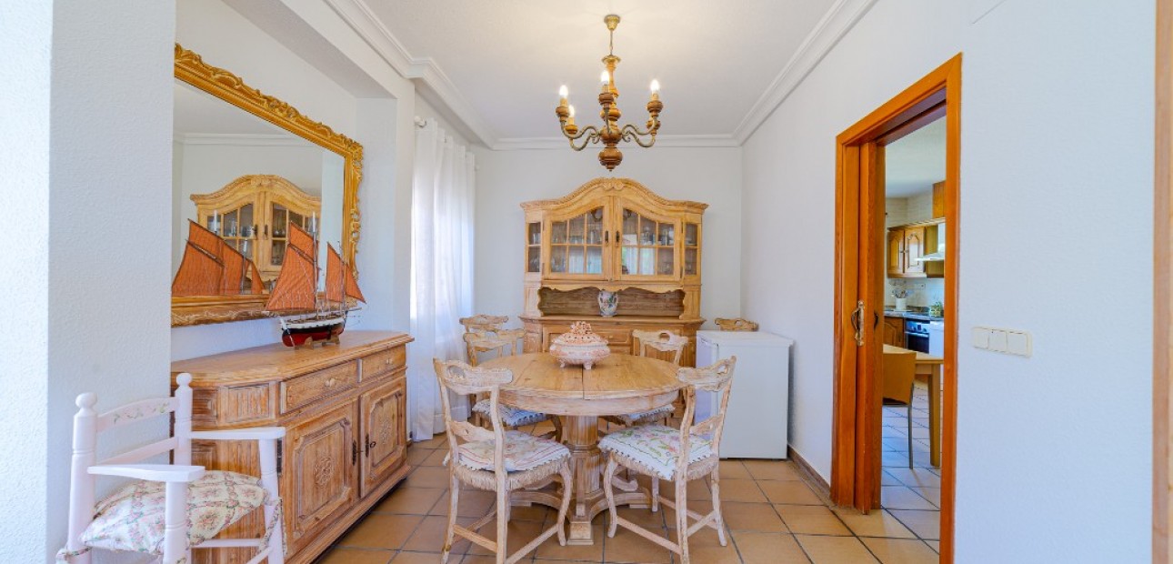 Herverkoop - Villa -
Campoamor