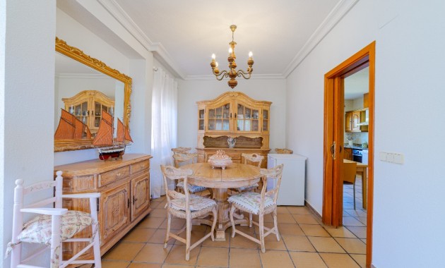 Herverkoop - Villa -
Campoamor