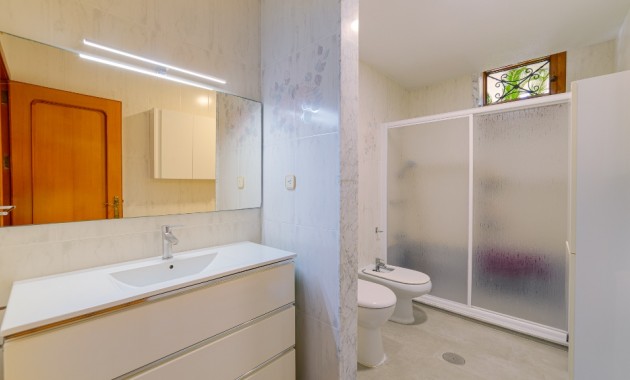 Herverkoop - Villa -
Campoamor